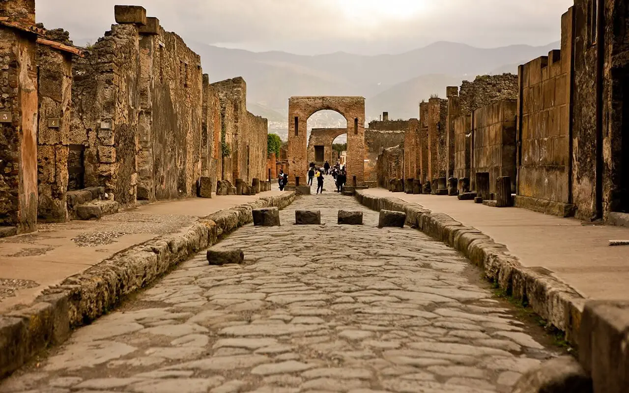 how to get to Pompeii from Rome