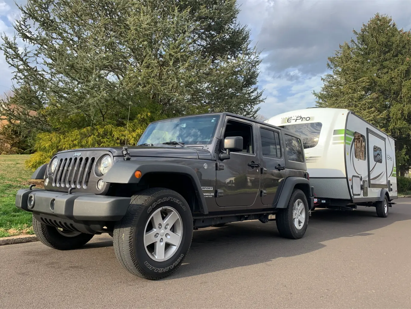 Jeep Wrangler towing geo pro trailer